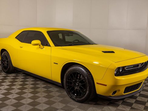 Used 2017 Dodge Challenger R/T image 10