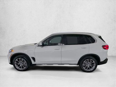 New 2026 BMW X5 xDrive50e w/ Premium Package image 9