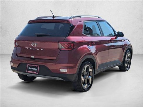 Used 2024 Hyundai Venue SEL FWD image 5