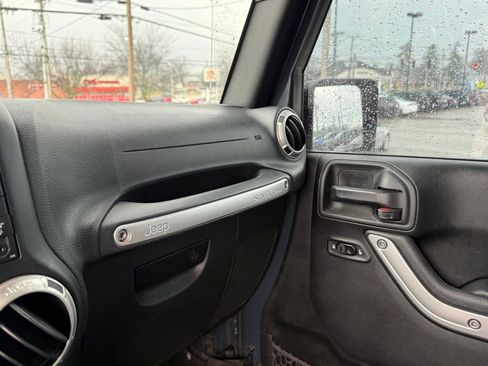 Used 2017 Jeep Wrangler Unlimited Sahara w/ Connectivity Group image 20