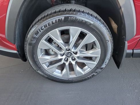 Used 2023 Toyota RAV4 XLE Premium image 31