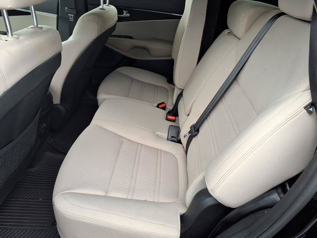 Used 2020 Kia Sorento S FWD image 12