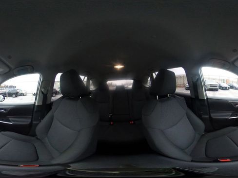 Used 2025 Toyota RAV4 XLE image 42