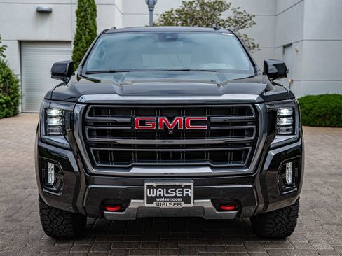 Used 2024 GMC Yukon AT4 w/ Technology Package AWD/4WD image 2