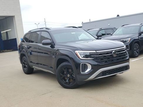 Used 2024 Volkswagen Atlas Peak Edition SE AWD/4WD image 35