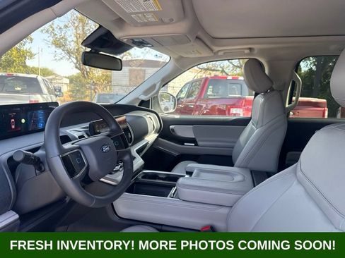 Used 2025 Ford Expedition Active AWD/4WD image 8