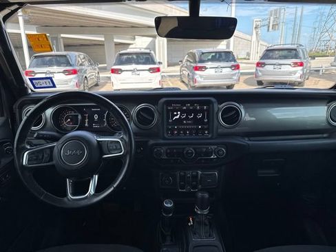 Used 2021 Jeep Wrangler Unlimited Sahara AWD/4WD image 8
