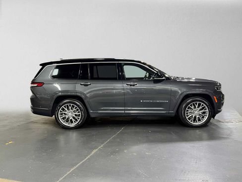 Used 2022 Jeep Grand Cherokee L Summit w/ Advanced Protech Group IV AWD/4WD image 2