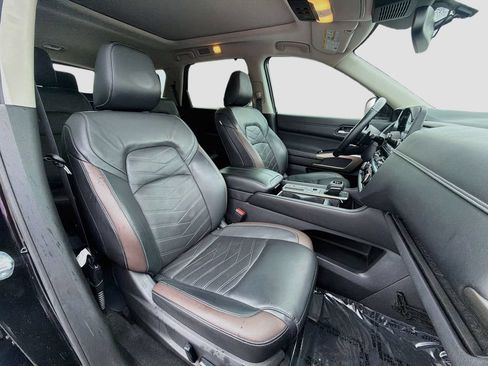 Used 2022 Nissan Pathfinder Platinum w/ Cargo Package FWD image 15