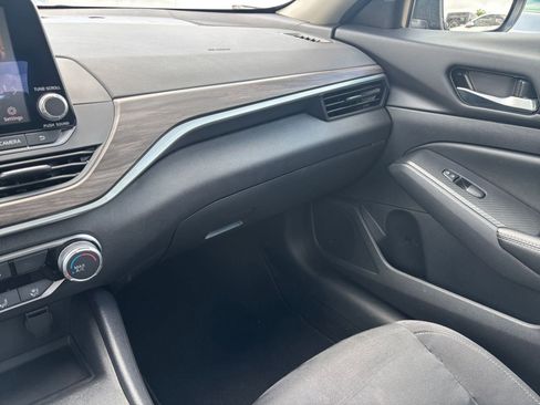 Used 2025 Nissan Altima 2.5 SV FWD image 35