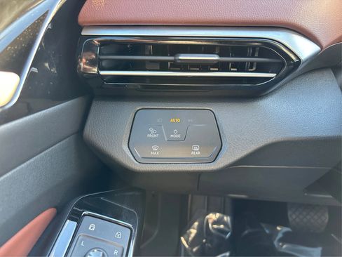 Used 2021 Volkswagen ID.4 Pro S w/ ID.4 Protection Package (IPT) image 23