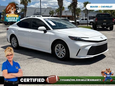 Used 2025 Toyota Camry LE FWD image 9