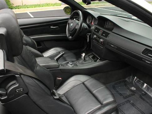 Used 2011 BMW M3 Convertible RWD image 29