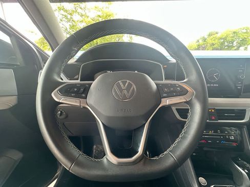 Used 2025 Volkswagen Taos SE AWD/4WD image 15