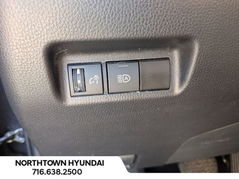 Used 2025 Toyota RAV4 XLE AWD/4WD image 26