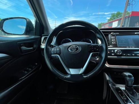 Used 2019 Toyota Highlander XLE AWD/4WD image 26