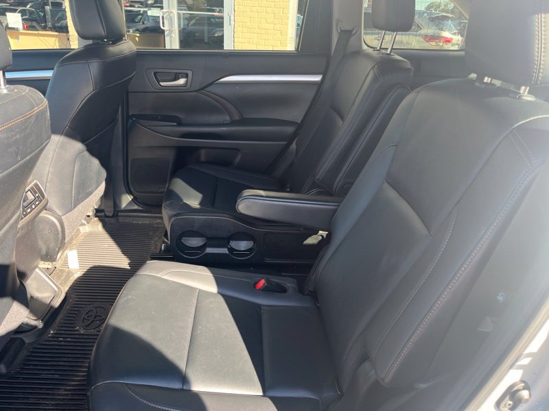 Used 2019 Toyota Highlander XLE AWD/4WD image 10