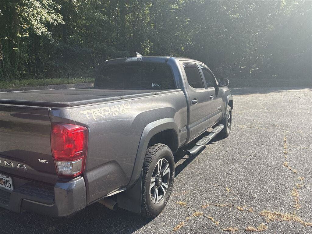 Used 2017 Toyota Tacoma TRD Sport w/ Tow Package AWD/4WD image 3