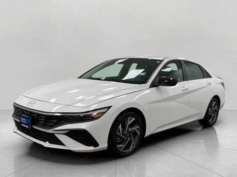 Certified 2025 Hyundai Elantra Sport image 9