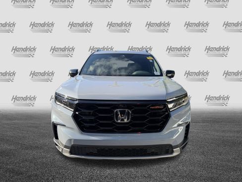 Used 2025 Honda Pilot TrailSport image 3