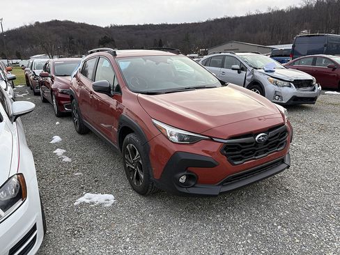 Used 2024 Subaru Crosstrek 2.0i Premium image 3