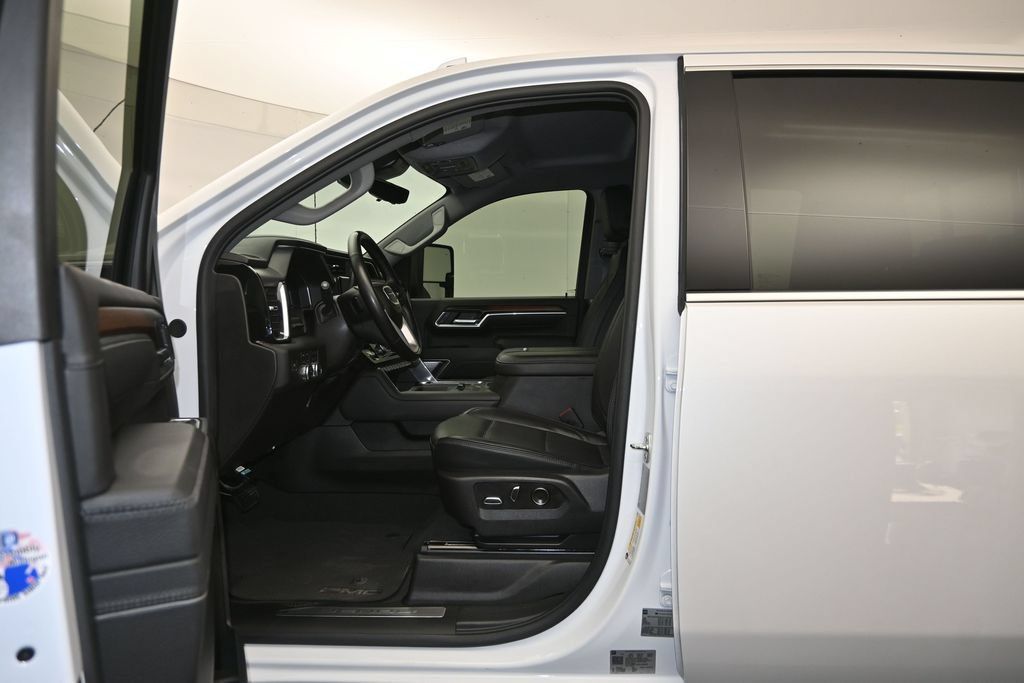 Certified 2025 GMC Sierra 2500 Denali w/ Technology Package AWD/4WD image 23