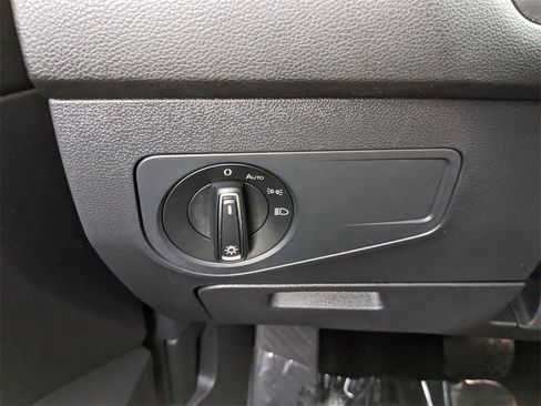 Certified 2023 Volkswagen Tiguan SE image 30