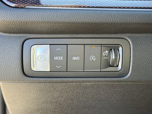 Used 2023 Chevrolet Tahoe Z71 w/ Luxury Package image 24