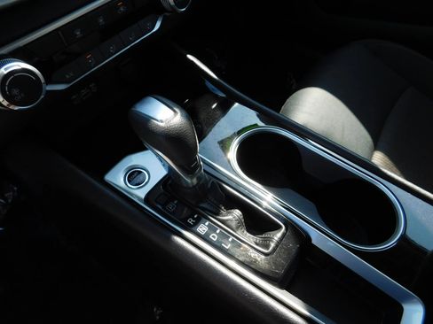 Used 2024 Nissan Altima 2.5 SV FWD image 19
