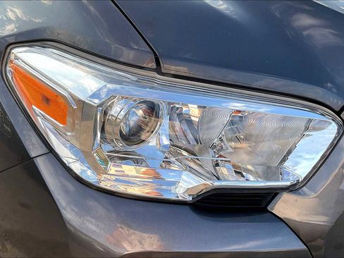 Used 2021 Toyota Tacoma SR w/ SR Convenience Package image 25