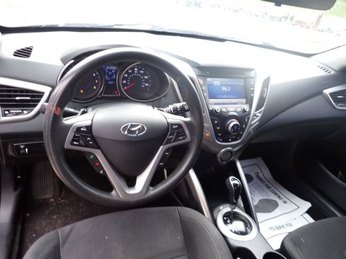 Used 2016 Hyundai Veloster image 6