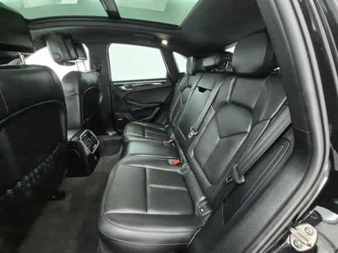 Certified 2022 Porsche Macan AWD/4WD image 22
