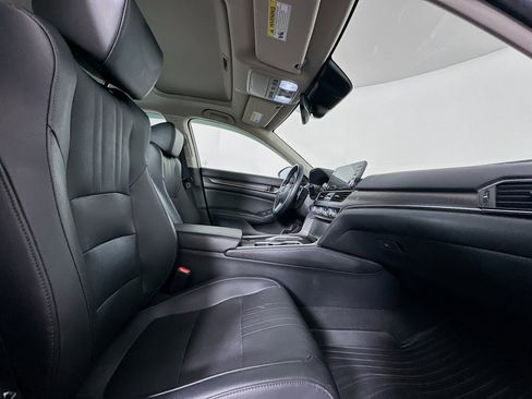 Used 2019 Honda Accord Touring image 32
