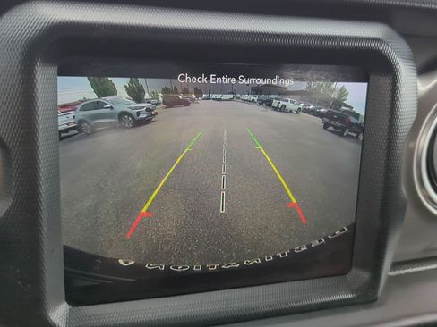Used 2019 Jeep Wrangler Unlimited Sahara w/ Uconnect 4C Nav & Sound Group AWD/4WD image 19