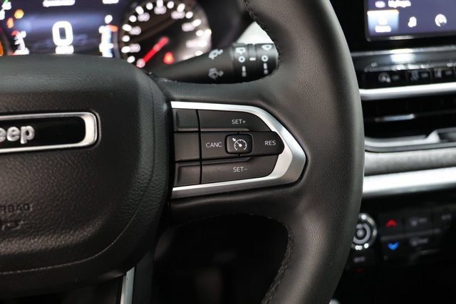 Used 2025 Jeep Compass Latitude w/ Sun & Sound Group AWD/4WD image 22