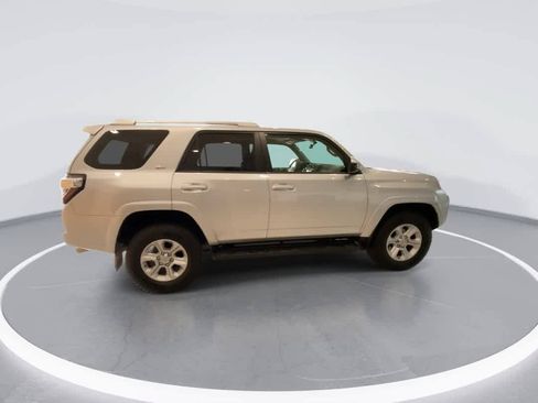 Used 2016 Toyota 4Runner SR5 AWD/4WD image 9
