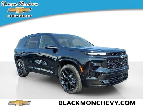Used 2025 Chevrolet Traverse RS w/ LPO, Floor Liner Package AWD/4WD image 1