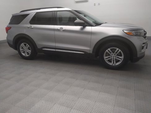 Used 2021 Ford Explorer XLT w/ Equipment Group 202A RWD image 11