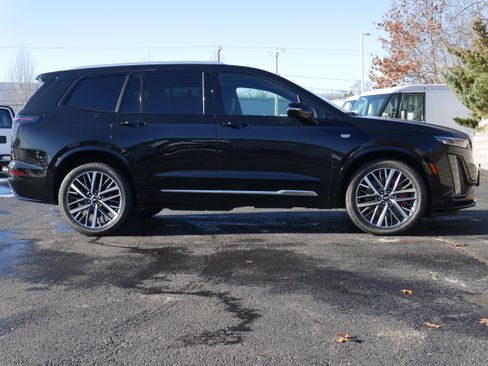 Used 2024 Cadillac XT6 Sport w/ Technology Package image 9