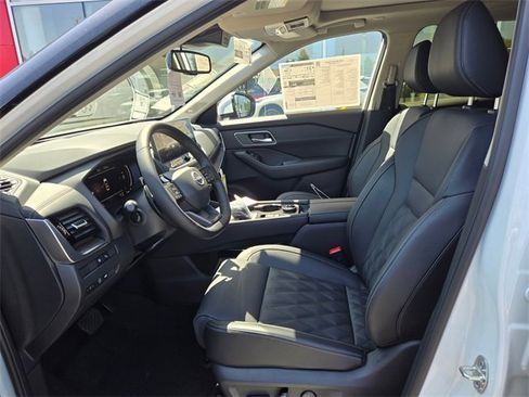New 2025 Nissan Rogue Platinum w/ Tech Package image 14