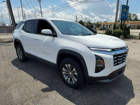 Certified 2026 Chevrolet Equinox LT FWD image 2