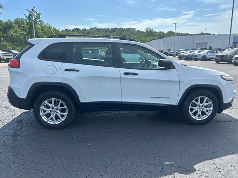Used 2015 Jeep Cherokee Sport w/ Sport Appearance Group AWD/4WD image 4