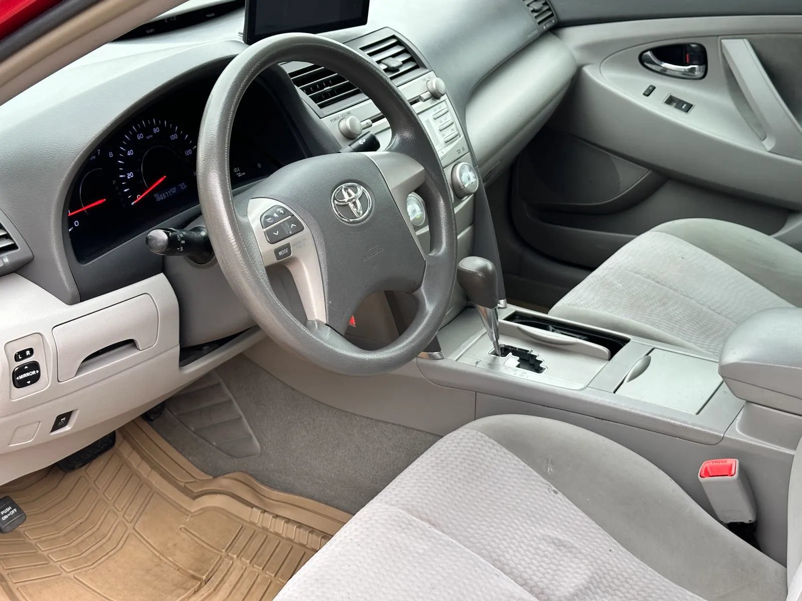 Used 2011 Toyota Camry LE FWD image 10