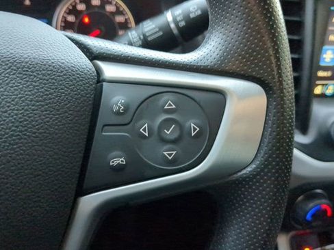 Used 2023 GMC Acadia SLE w/ Driver Convenience Package image 25