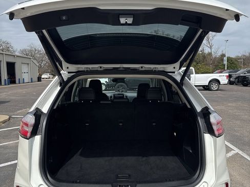 Used 2021 Ford Edge SEL w/ Convenience Package image 4