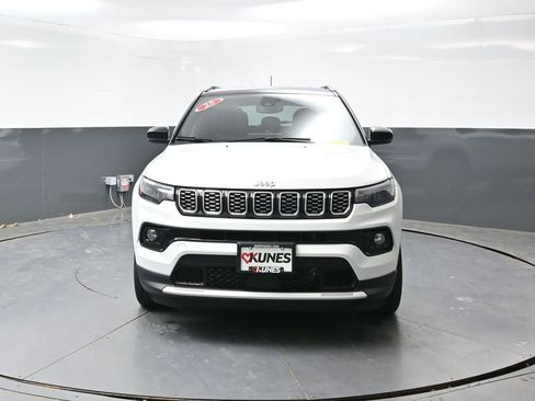 Used 2025 Jeep Compass Limited AWD/4WD image 7