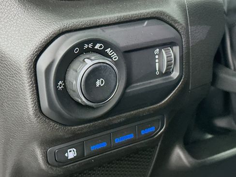 Used 2023 Jeep Wrangler Unlimited Sahara AWD/4WD image 16