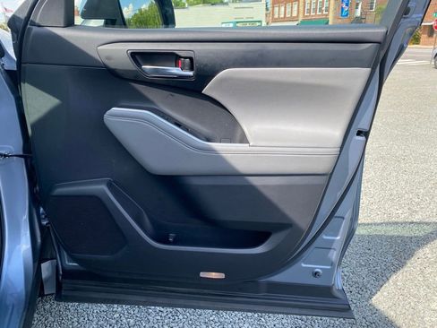 Used 2021 Toyota Highlander XLE image 22