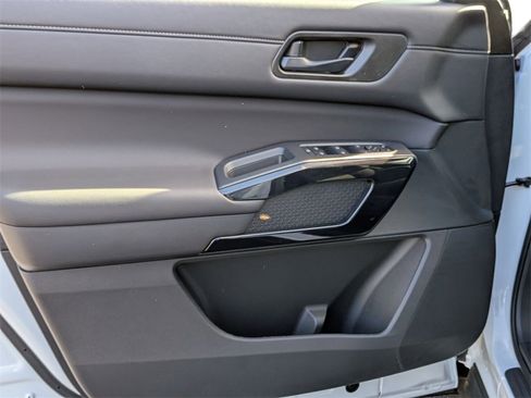 New 2025 Nissan Pathfinder SV image 11