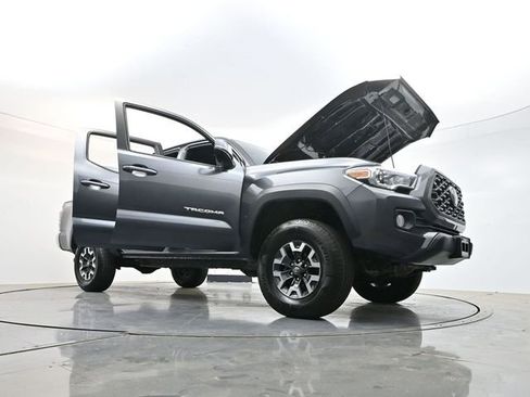 Used 2022 Toyota Tacoma TRD Off-Road AWD/4WD image 34